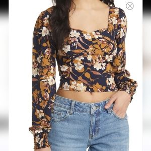 Vigoss Long sleeve shirt with sweetheart neckline